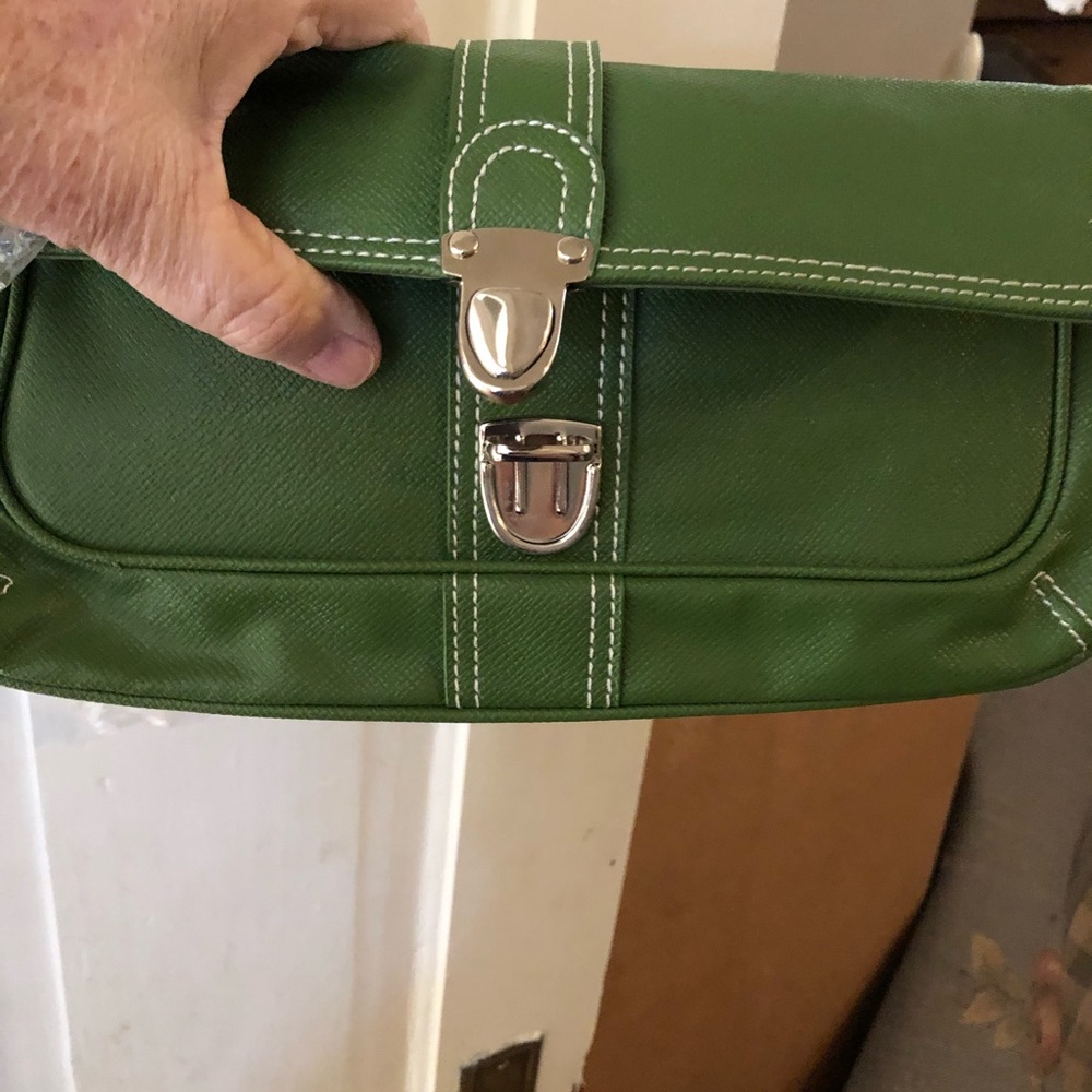 NWOT Leather wristlet With slid pressure burgle